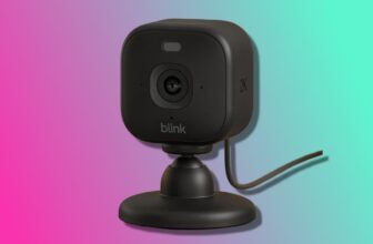 Blink Mini 2K camera with pink and blue background
